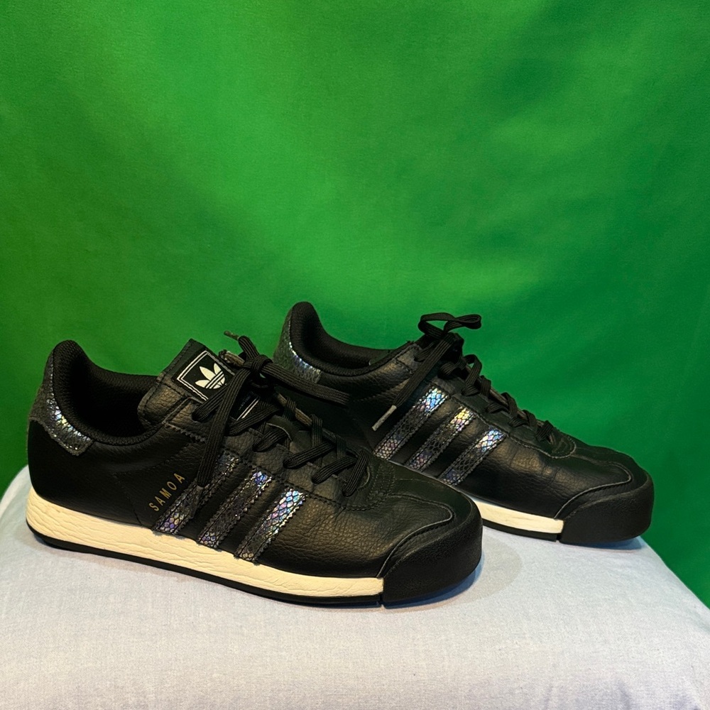Adidas Samoa Big Kids Size 6 EUC black with iridescent accents (38 2/3 size)